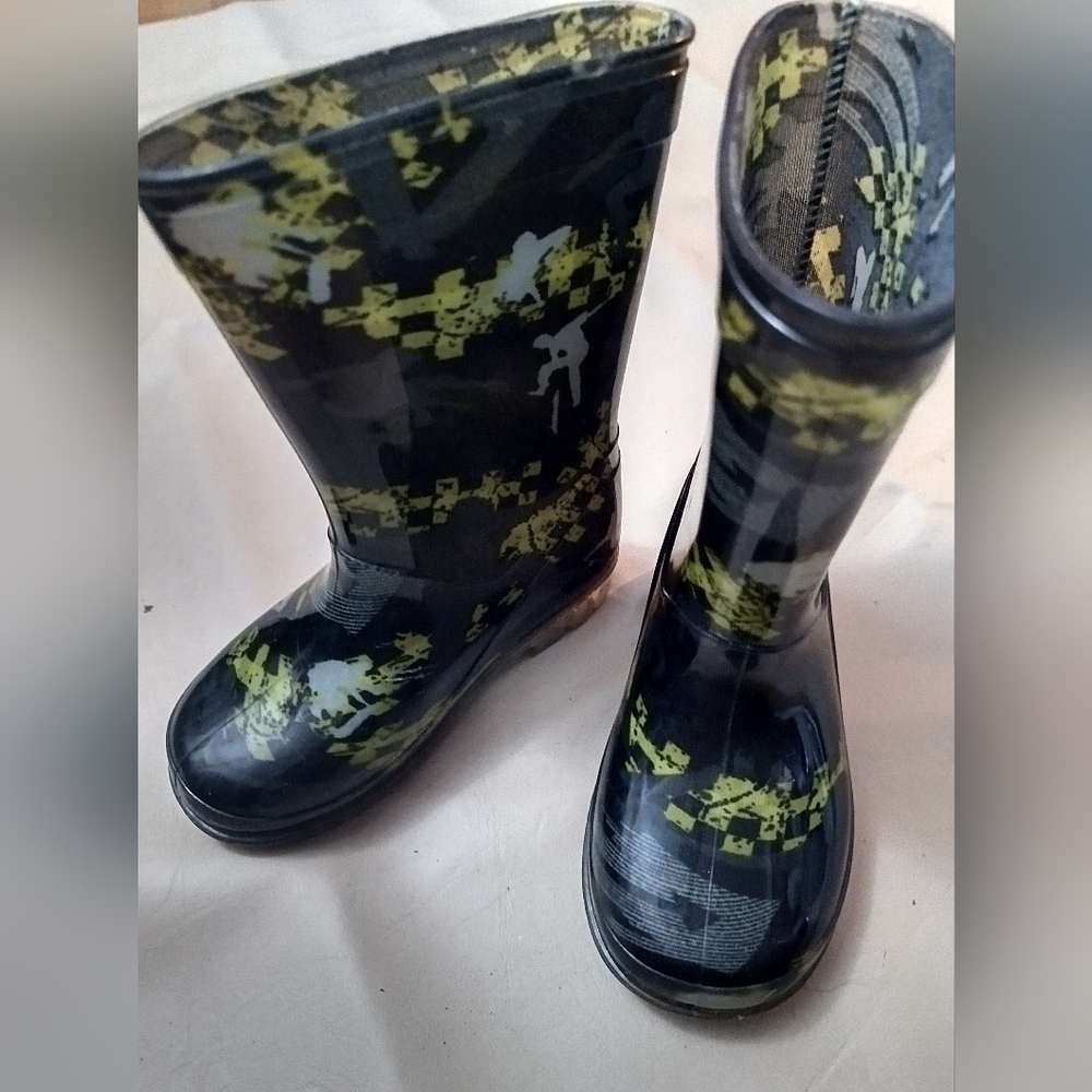 5 for 1 Kids Boots rain size 25